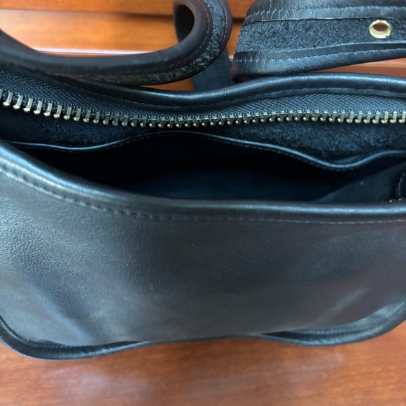 Extremely rare made in USA Coach Black Leather Crossbody Bag - Picture 4 of 12